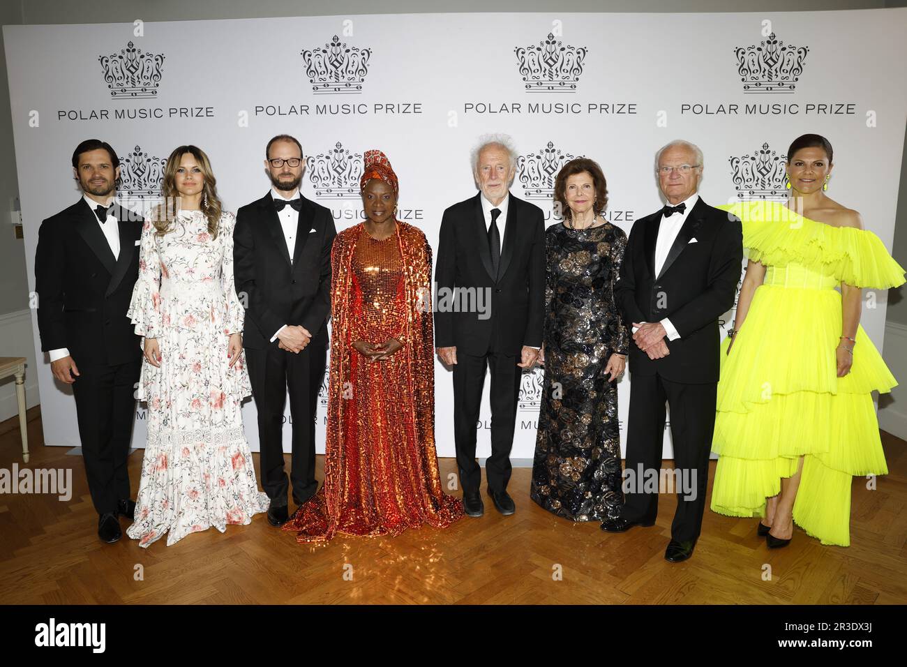 Stoccolma, Svezia. 23rd maggio, 2023. STOCCOLMA 20230523 la principessa Sofia, il principe Carl Philip, Michael Pärt, figlio del premio Arvo Pärt, il premio Angélique Kidjo, il premio Chris Blackwell, la regina Silvia, il re Carl Gustaf e la principessa Vittoria posa per una foto di gruppo quando il Premio polare 2023 viene assegnato al Grand Hotel di Stoccolma il martedì. Foto: Christine Olsson/TT/Code 10430 Credit: TT News Agency/Alamy Live News Foto Stock