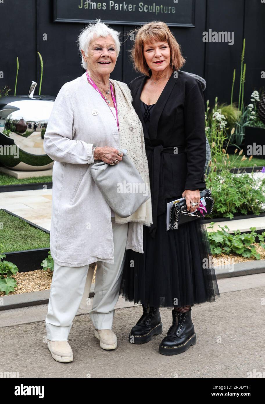 Londra, Regno Unito. 22nd maggio, 2023. Dame Judi Dench e Finty Williams partecipano alla giornata stampa del RHS Chelsea Flower Show 2023 a Londra. Credit: SOPA Images Limited/Alamy Live News Foto Stock