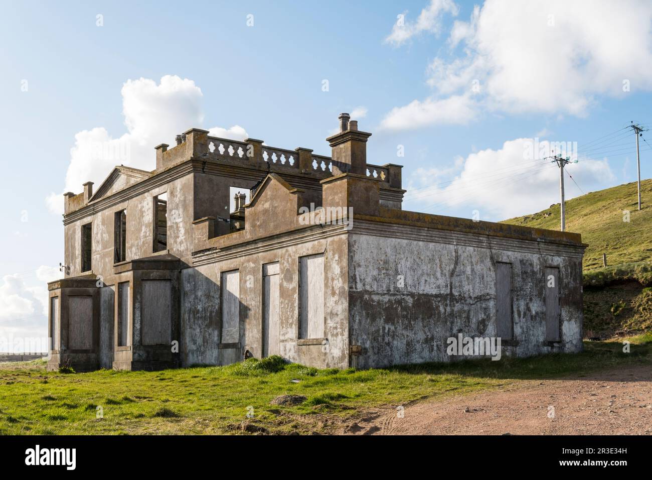 Park Hall è una casa di laird abbandonata vicino a Bixter, sulle Shetland Mainland. Fu costruita intorno al 1900 ed è elencata e ora di proprietà di Historic Scotland. Foto Stock