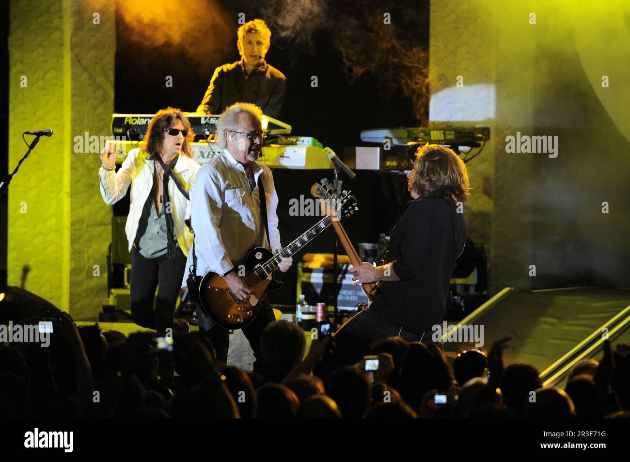 Milano Italia 2010-04-11: Gli stranieri durante il concerto all'Alcatraz Foto Stock