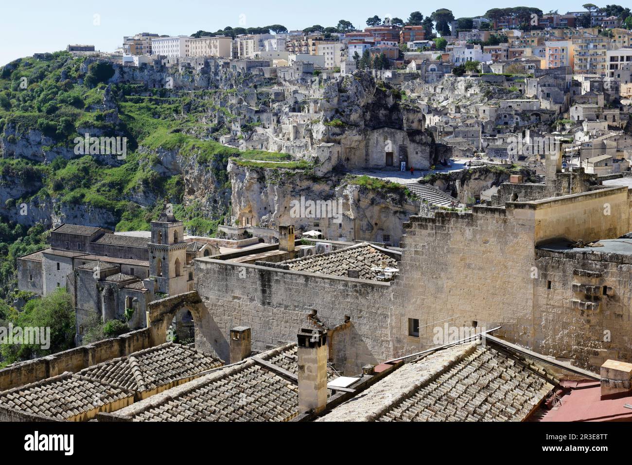 Viste spettacolari che si affacciano sui tetti dei Sassi di Matera, regione del Basilicato, Italia Foto Stock