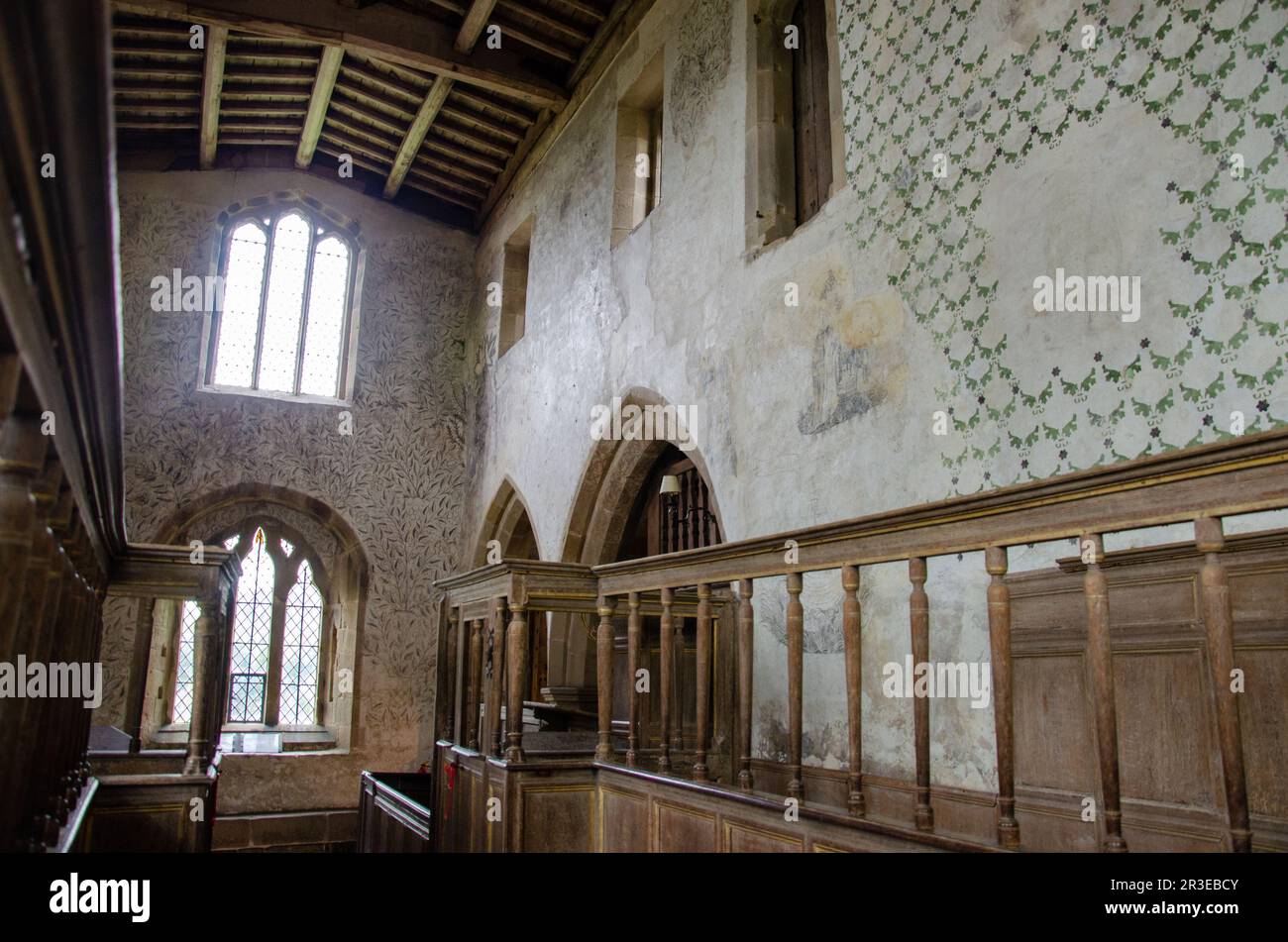 Pitture murali, seccoes di affresco, in Haddon Hall Chapel, Bakewell, Peak District, Derbyshire, Regno Unito Foto Stock