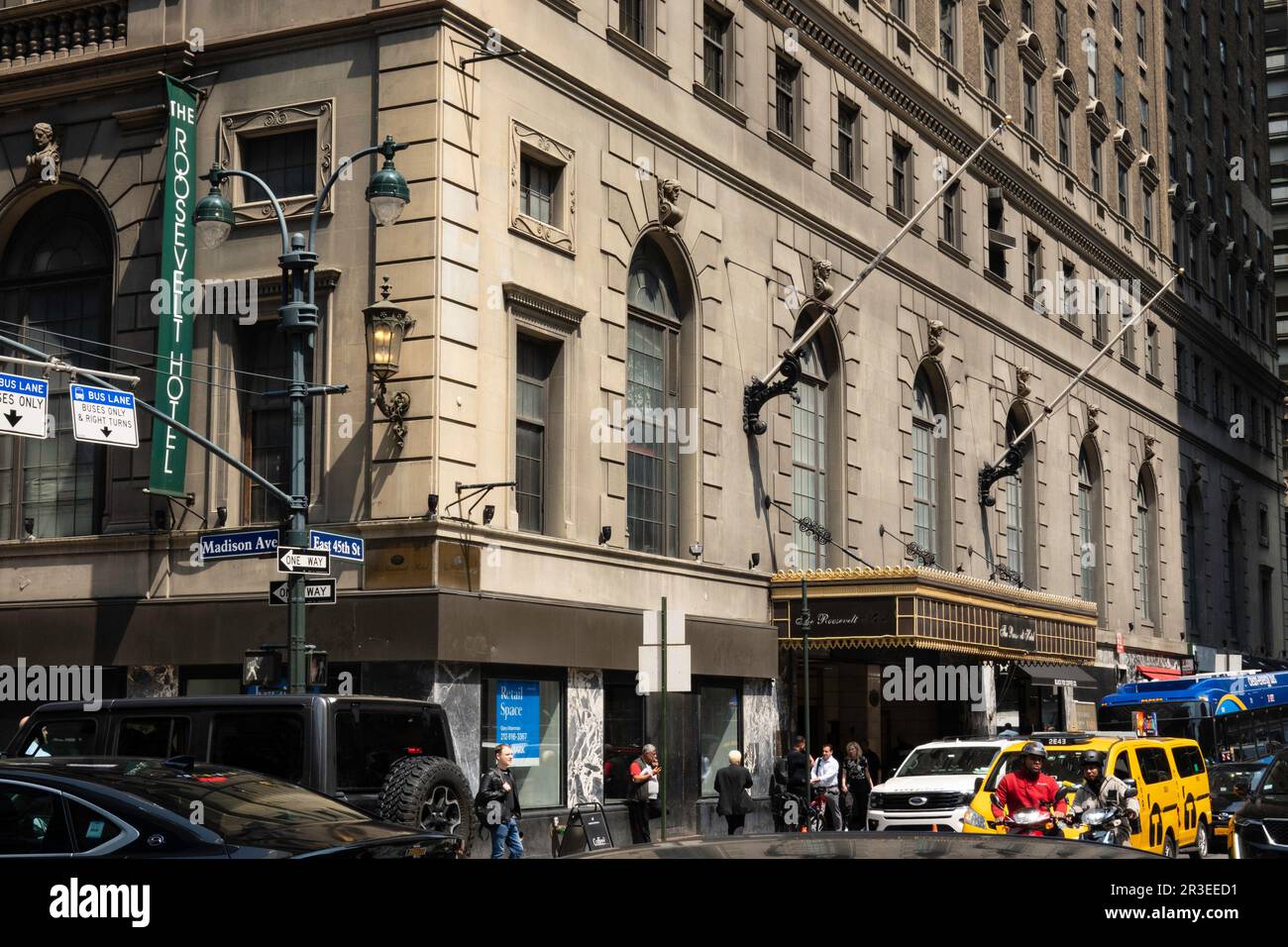 Il Roosevelt Hotel è una struttura iconica situata al 45 East 45th Street vicino al Grand Central Terminal, New York City, USA Foto Stock