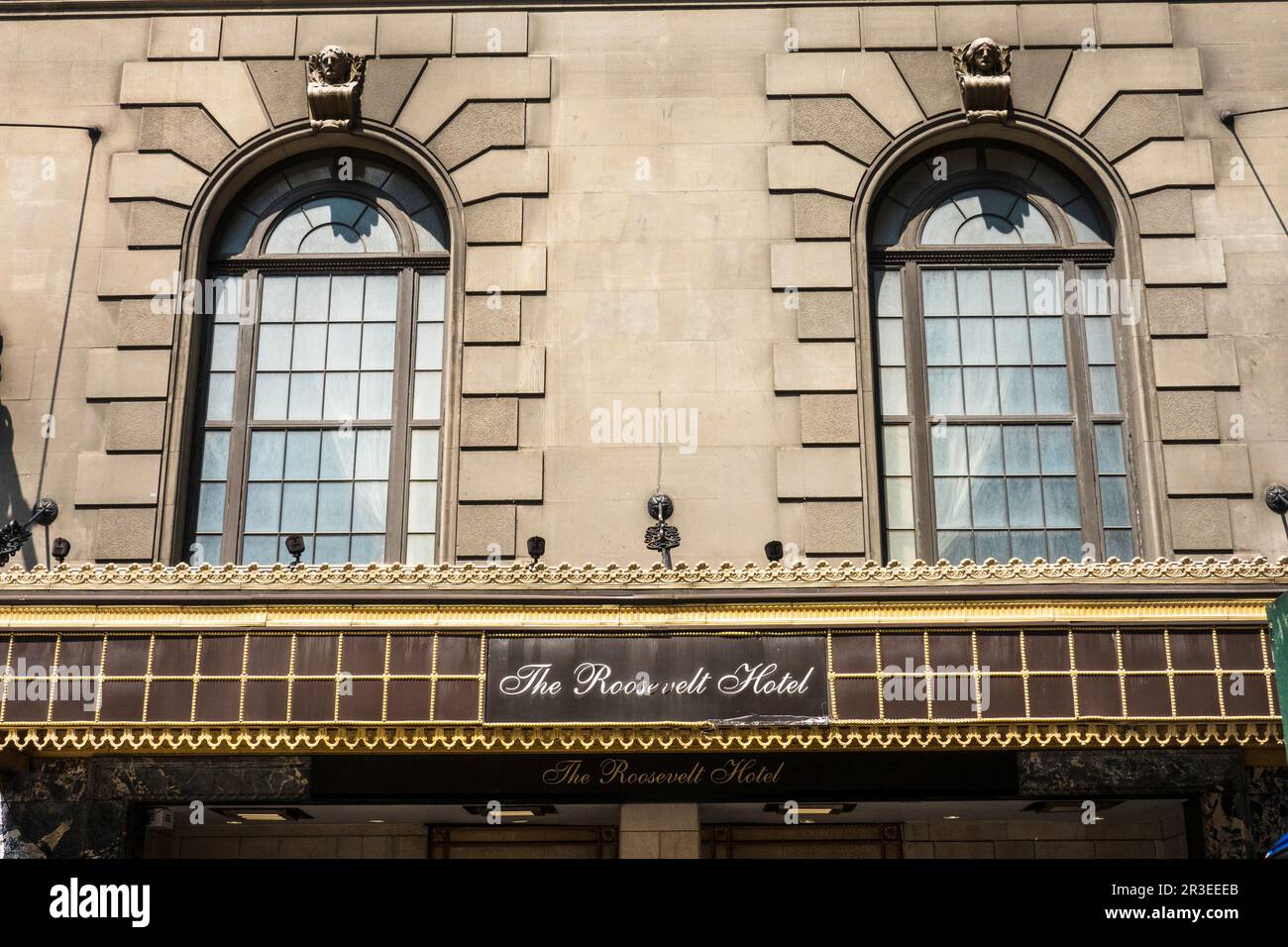 Il Roosevelt Hotel è una struttura iconica situata al 45 East 45th Street vicino al Grand Central Terminal, New York City, USA Foto Stock