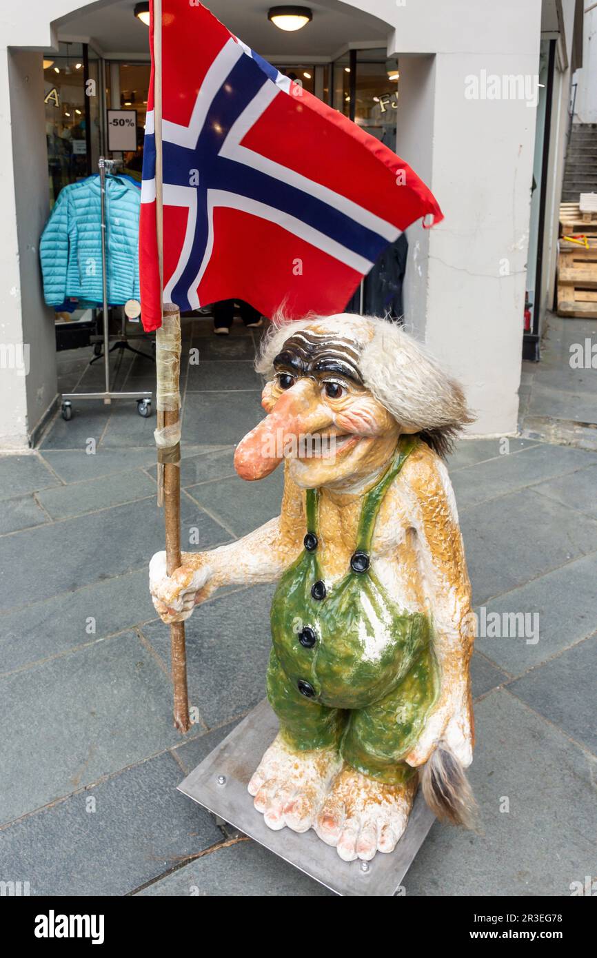 Norwegian Troll (folklore nordico) negozio all'aperto, Kongens Gate (via dello shopping), Ålesund, Møre og Romsdal, Norvegia Foto Stock