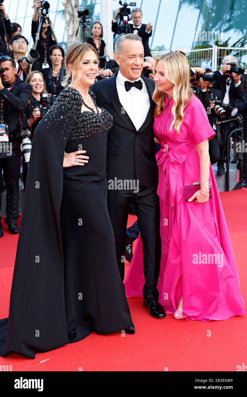 Rita Wilson, Tom Hanks und Hope Davis bei der Premiere des Kinofilms 'Asteroid City' auf dem Festival de Cannes 2023 / 76. Internationale Filmfestspiele von Cannes im Palais des Festivals. Cannes, 23.05.2023 Foto Stock