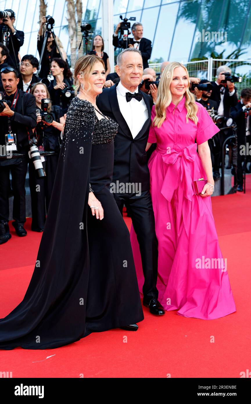 Rita Wilson, Tom Hanks und Hope Davis bei der Premiere des Kinofilms 'Asteroid City' auf dem Festival de Cannes 2023 / 76. Internationale Filmfestspiele von Cannes im Palais des Festivals. Cannes, 23.05.2023 Foto Stock