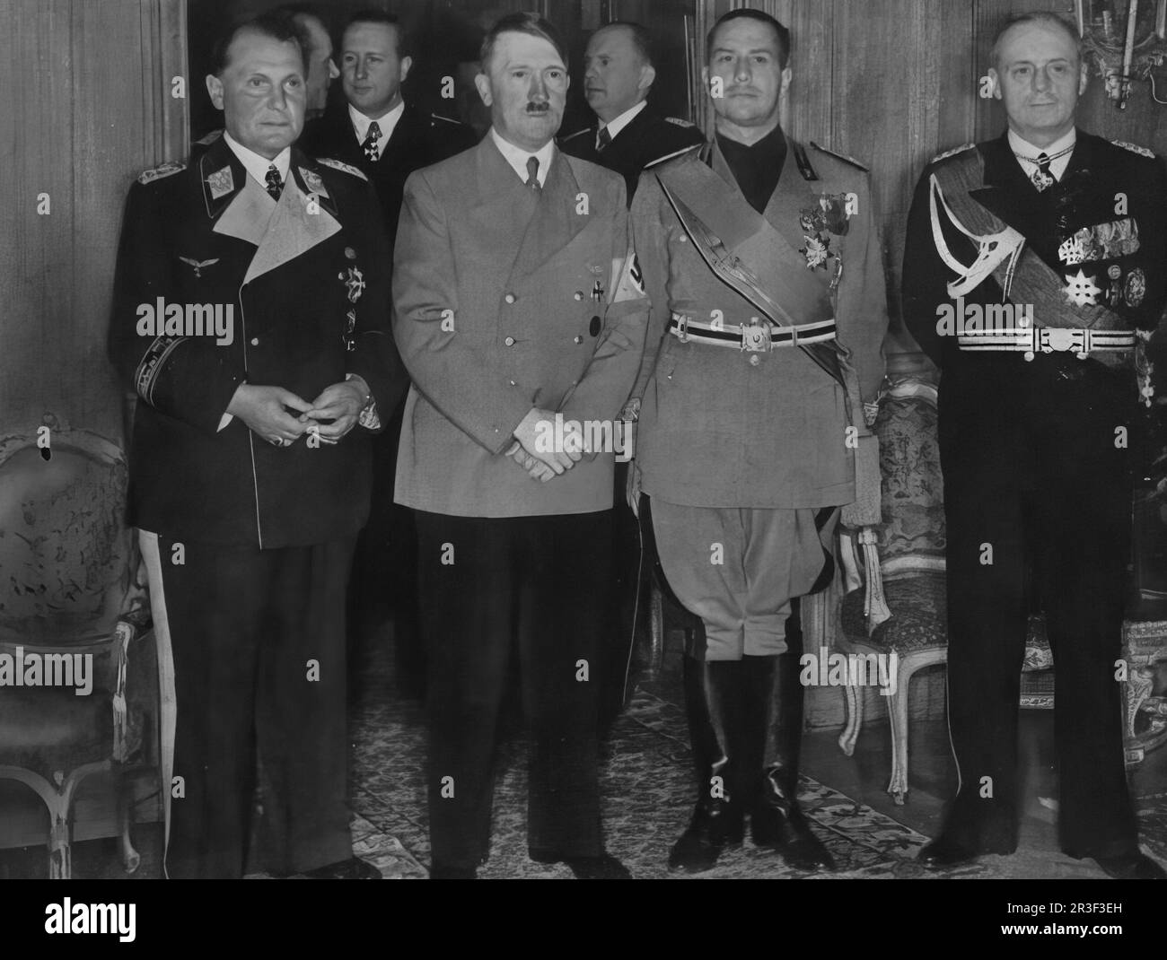 1942, ministro fascista italiano, Galeazzo ciano incontra Hitler Hermann Göring e gli altri gerarchici nazisti in Germania. (1) Foto Stock