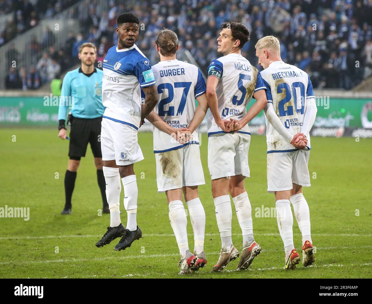 Muro di difesa 1.FC Magdeburgo DFB 3.Liga stagione 2021-22 22.matchday 1.FC Magdeburgo - TSV Havelse Foto Stock Muro di difesa 1.FC Magdeburgo DFB 3.Liga stagione 2021-22 22.matchday 1.FC Magdeburgo - TSV Havelse Foto Stock