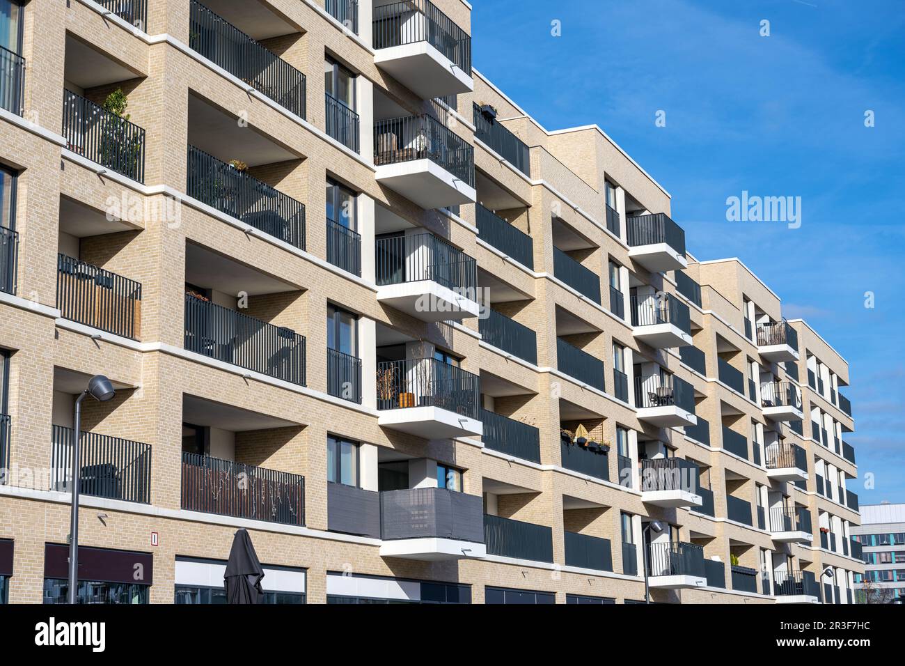 Nuovi appartamenti in un'area di sviluppo residenziale a Berlino, Germania Foto Stock