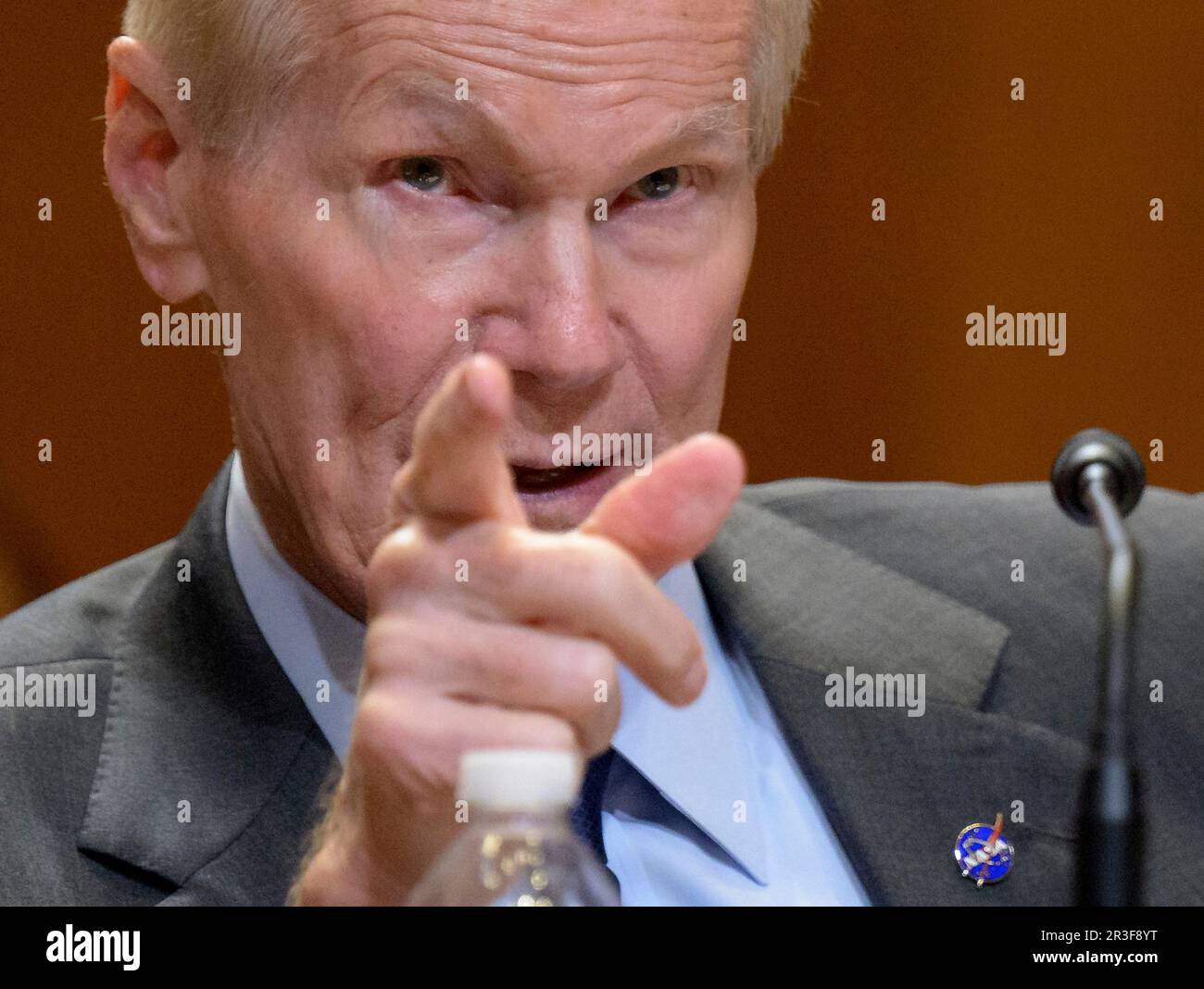 Washington, Stati Uniti d'America. 18th Apr, 2023. Washington, Stati Uniti d'America. 18 aprile 2023. Bill Nelson, amministratore della NASA, testimonia davanti alla sottocommissione del Senato Stanziamenti Commercio, Giustizia, Scienza, e Agenzie correlate durante l'audizione di bilancio dell'anno fiscale 2024, presso il Dirksen Senate Office Building, 18 aprile 2023, a Washington, DC Credit: Bill Ingalls/NASA/Alamy Live News Foto Stock