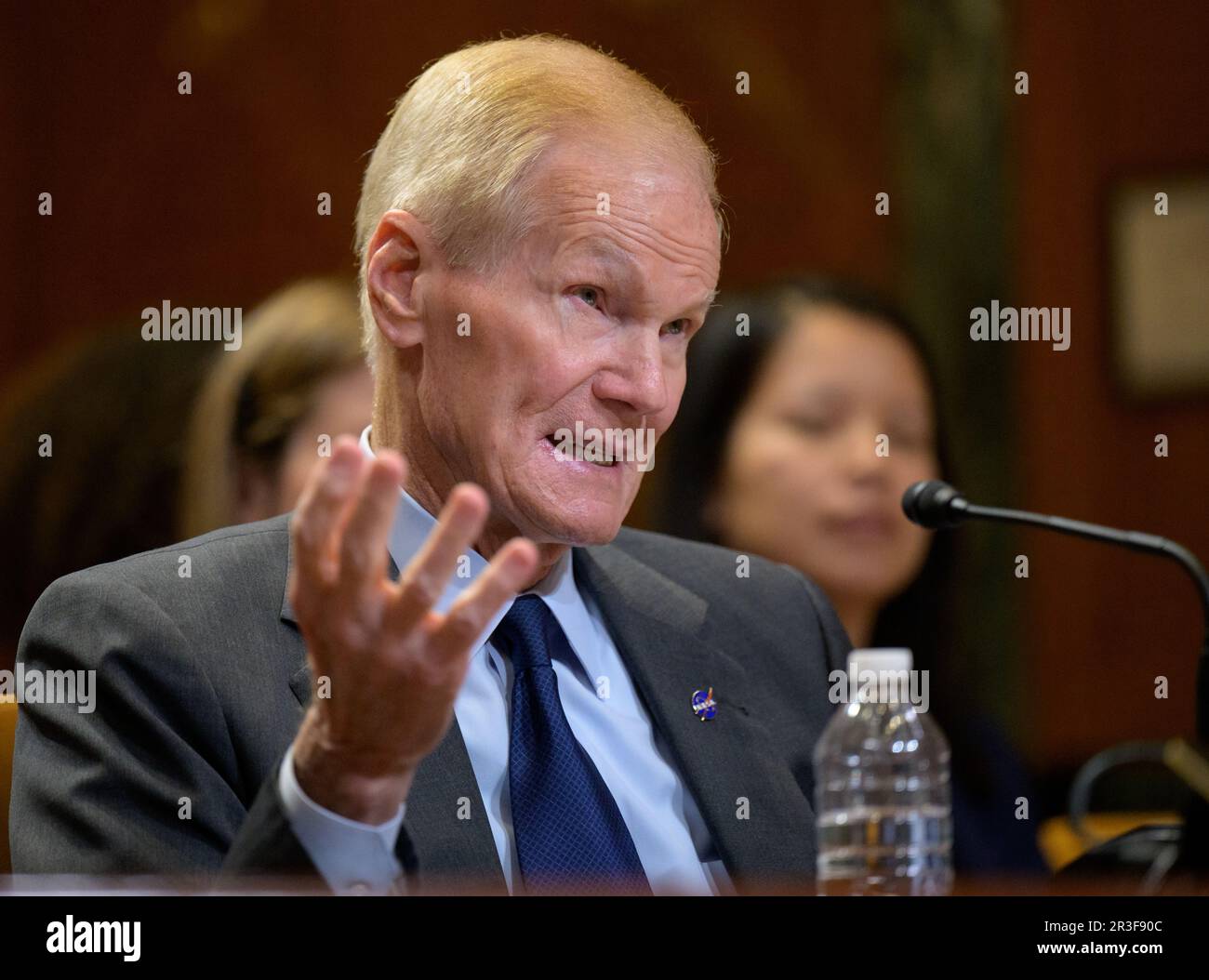 Washington, Stati Uniti d'America. 18th Apr, 2023. Washington, Stati Uniti d'America. 18 aprile 2023. Bill Nelson, amministratore della NASA, testimonia davanti alla sottocommissione del Senato Stanziamenti Commercio, Giustizia, Scienza, e Agenzie correlate durante l'audizione di bilancio dell'anno fiscale 2024, presso il Dirksen Senate Office Building, 18 aprile 2023, a Washington, DC Credit: Bill Ingalls/NASA/Alamy Live News Foto Stock