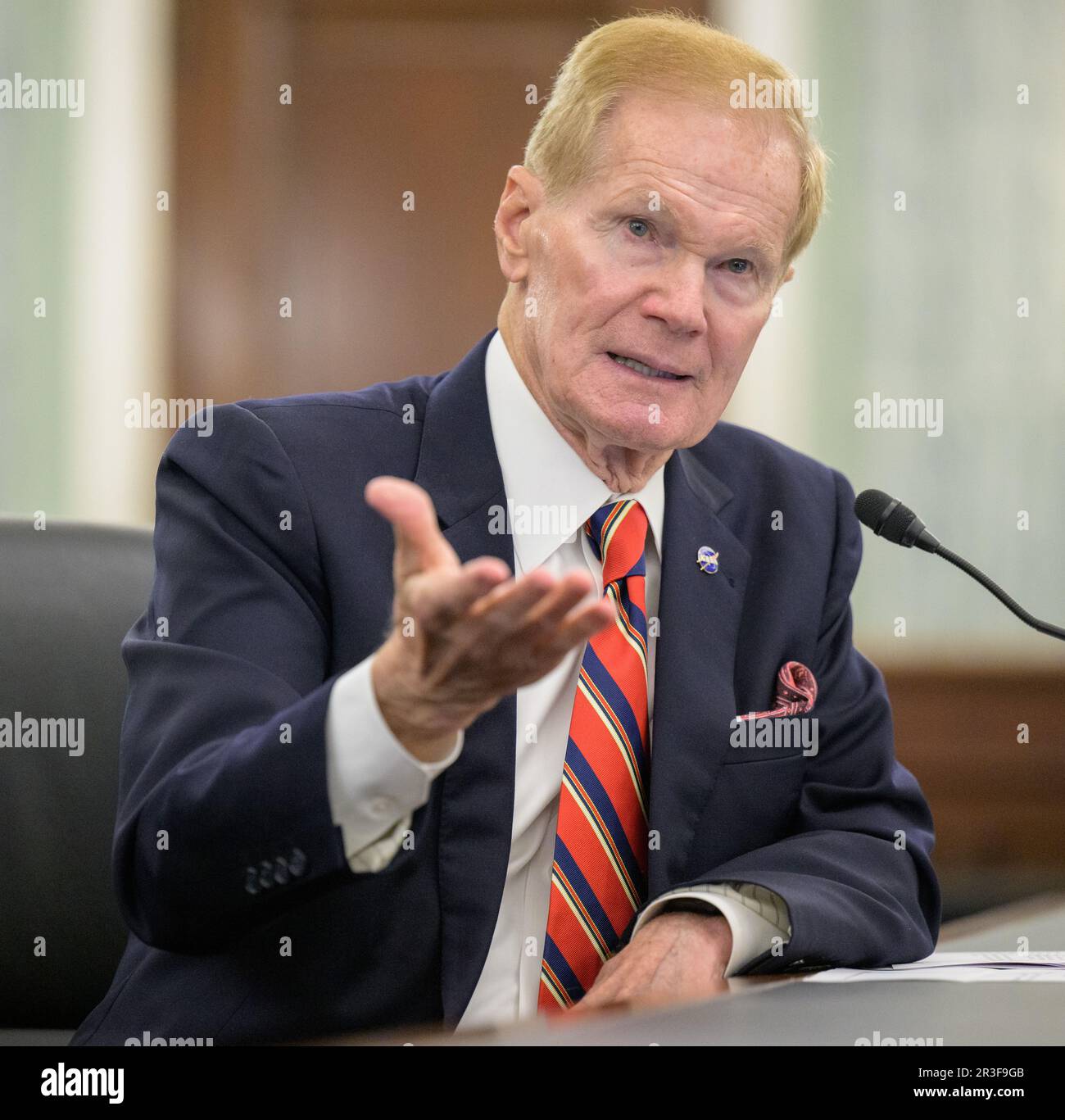 Washington, Stati Uniti d'America. 16 maggio, 2023. Bill Nelson, amministratore della NASA, testimonia davanti alla Commissione del Senato su Commercio, Scienza e Trasporti durante l'audizione di bilancio dell'anno fiscale 2024, presso il Russell Senate Office Building, 16 maggio 2023, a Washington, D.C. Credit: Bill Ingalls/NASA/Alamy Live News Foto Stock