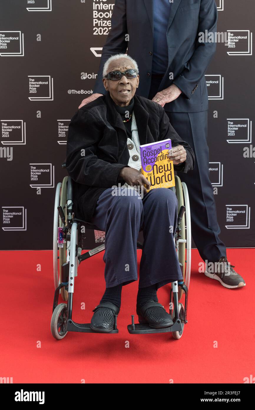 Londra, Regno Unito. 23rd maggio, 2023. LONDRA, REGNO UNITO - 23 MAGGIO 2023: La scrittrice Guadalupa Maryse Conde, autrice di ‘The Gospel Acconged to the New World’, partecipa alla cerimonia ufficiale dei vincitori del Premio Internazionale Booker 2023 allo Sky Garden di Londra, Regno Unito, il 23 maggio 2023. L'International Booker Prize viene assegnato ogni anno per la migliore opera di narrativa di tutto il mondo, tradotta in inglese e pubblicata nel Regno Unito e in Irlanda. (Foto di Wiktor Szymanowicz/NurPhoto) Credit: NurPhoto SRL/Alamy Live News Foto Stock