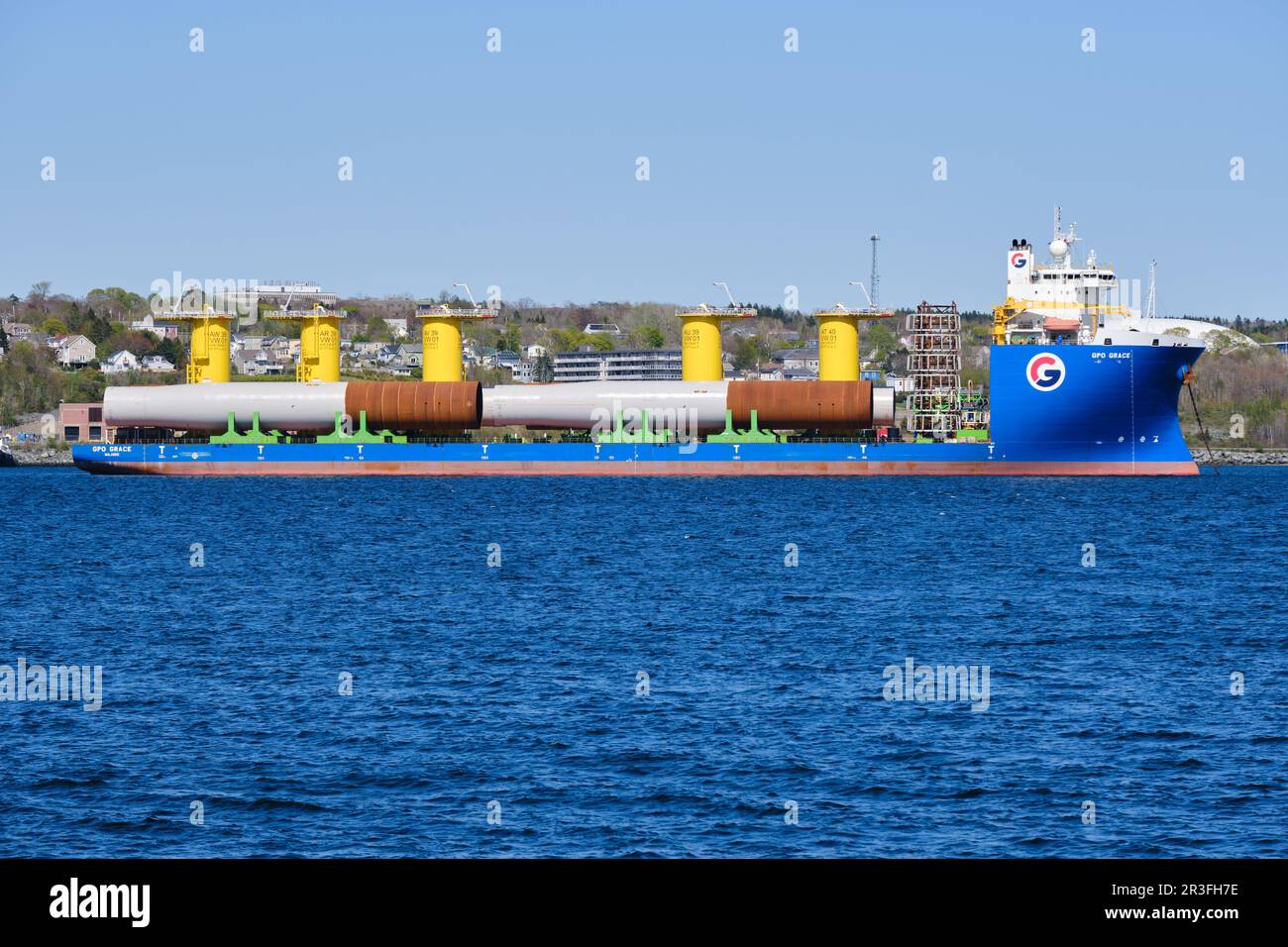 Heavylift Vessel Grazia GPO con carico di parti di turbine eoliche per Vineyard wind1 nel porto di Halifax Foto Stock
