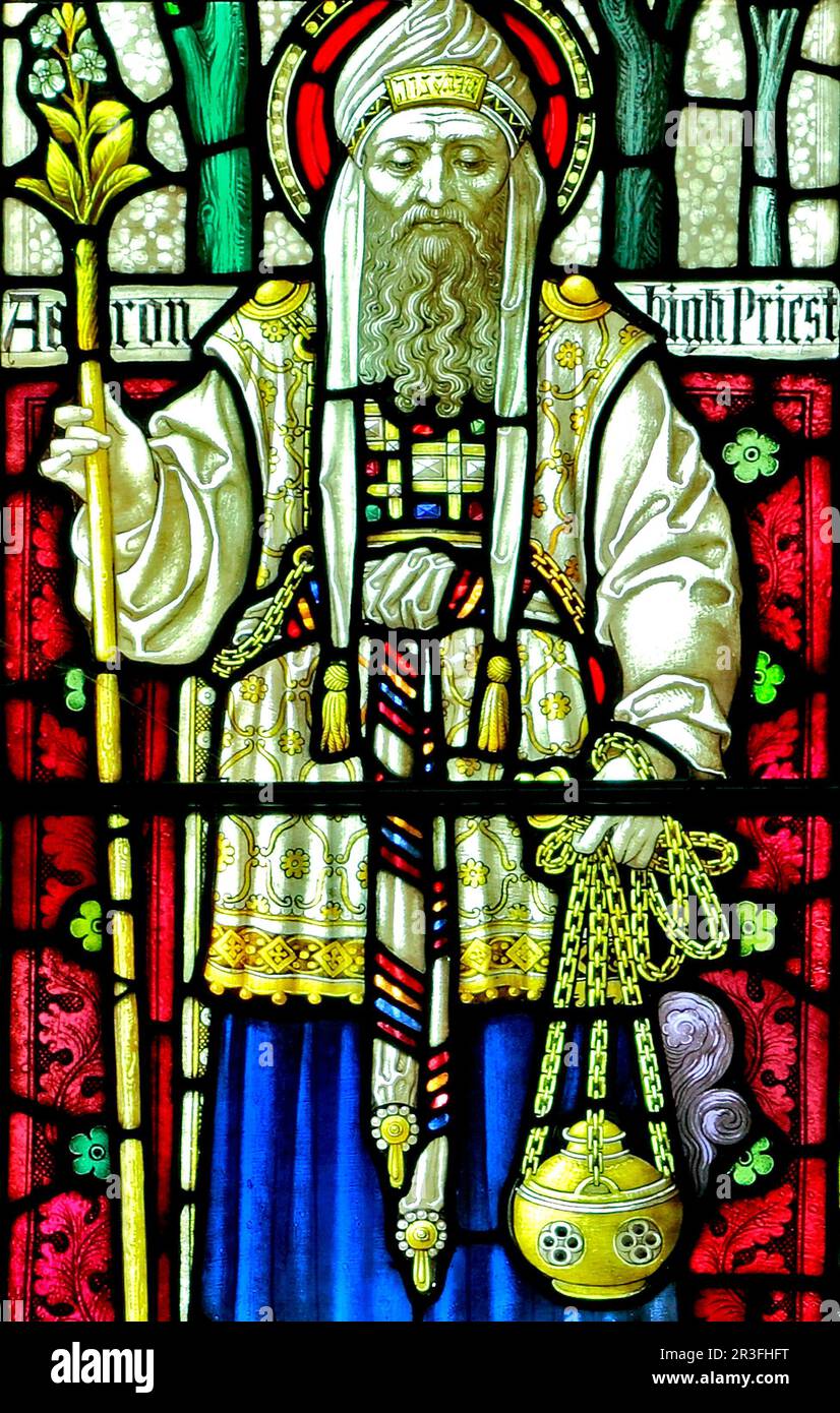 Aaron, High Priest, Old Hunstanton, vetrata colorata, di Clayton e Bell, c.1890, Norfolk, Bible Character Foto Stock