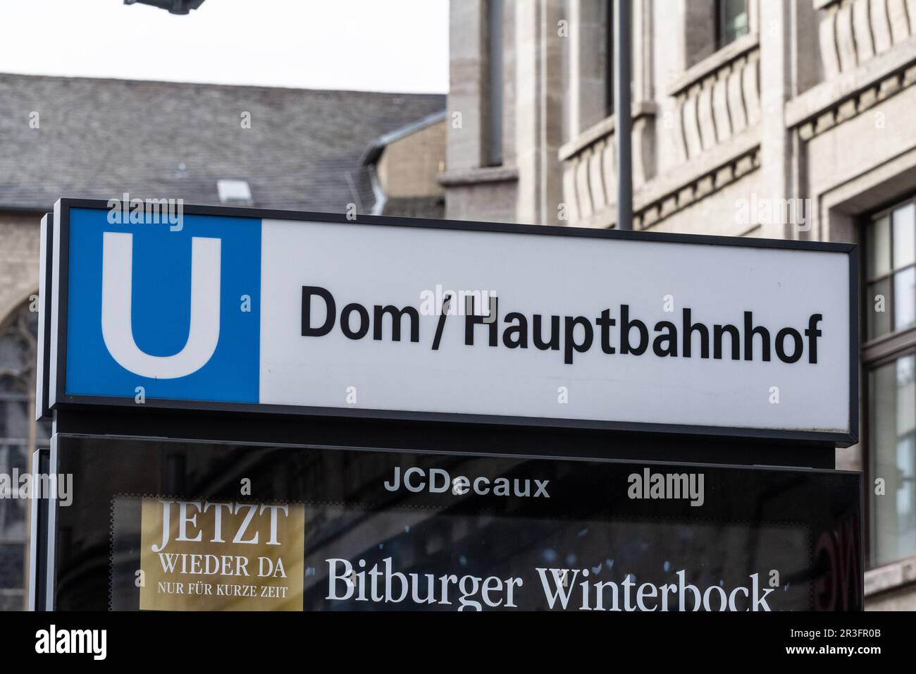 Immagine di un cartello che indica la stazione di Dom Hautpbahnhof, parte della U-Bahn. Lo Stadtbahn di Colonia è un sistema di metropolitana leggera della Germa Foto Stock