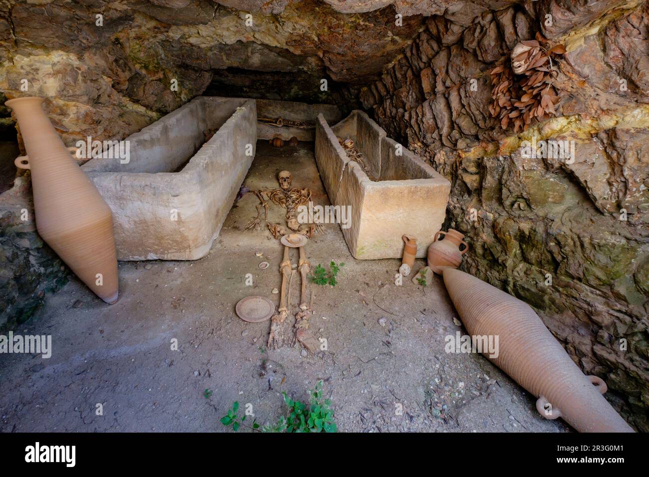 hypogeum, necropoli punica di Puig des Molins, Museo Archeologico di Ibiza e Formentera, Patrimonio dell'Umanità «Ibiza, biodiversità e cultura», Ibiza, isole baleari, Spagna. Foto Stock