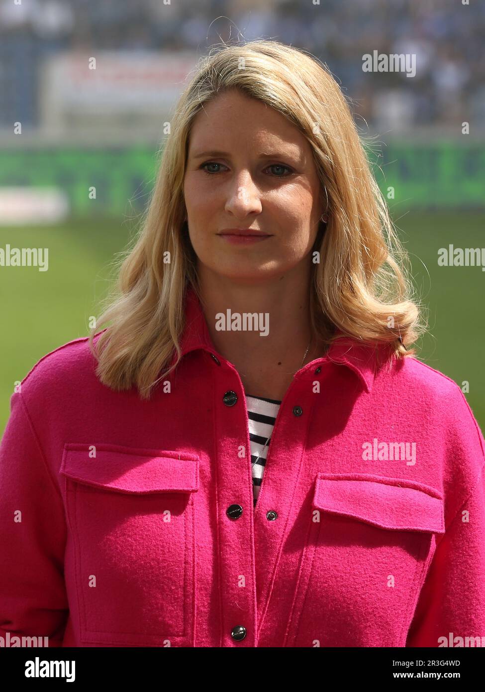 Presentatore sportivo Stefanie Blochwitz DFB 3.Liga stagione calcistica 2021-2022 37.matchday 1. FC Magdeburgo - TSV 1860 MÃ¼nchen Foto Stock