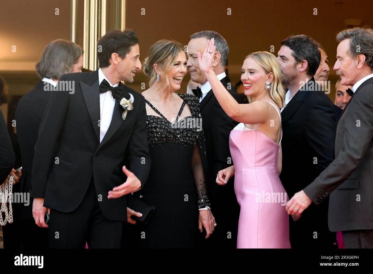 Cannes, Francia. 23rd maggio, 2023. Rita Wilson, Tom Hanks, Bryan Cranston, Maya Hawke, Wes Anderson, Adrien Brody, Scarlett Johansson - Asteroid City Red Carpet - il 76th° Festival annuale di Cannes CANNES CANNES CANNES, FRANCIA il 23 maggio 2023. (Foto di Lionel Urman/Sipa USA) Credit: Sipa USA/Alamy Live News Foto Stock