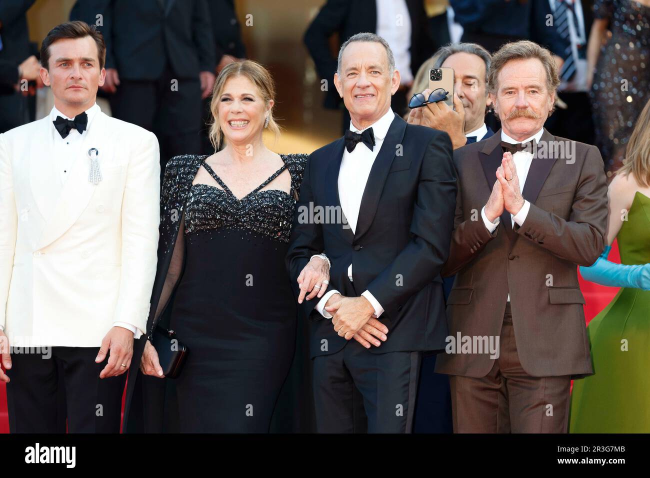 Cannes, Francia, il 23 maggio 2023. Rupert Friend, Rita Wilson, Tom Hanks e Bryan Cranston partecipano alla prima edizione di 'Asteroid City' durante il Festival del Cinema di Cannes 76th al Palais des Festivals di Cannes, in Francia, il 23 maggio 2023. Foto Stock