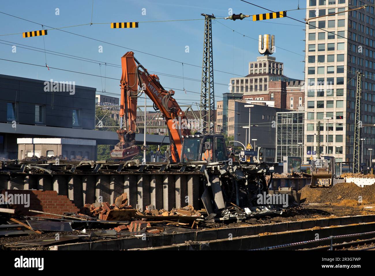 Cantiere di costruzione presso la stazione centrale di Dortmund durante le operazioni in corso, Dortmund, Germania, Europa Foto Stock