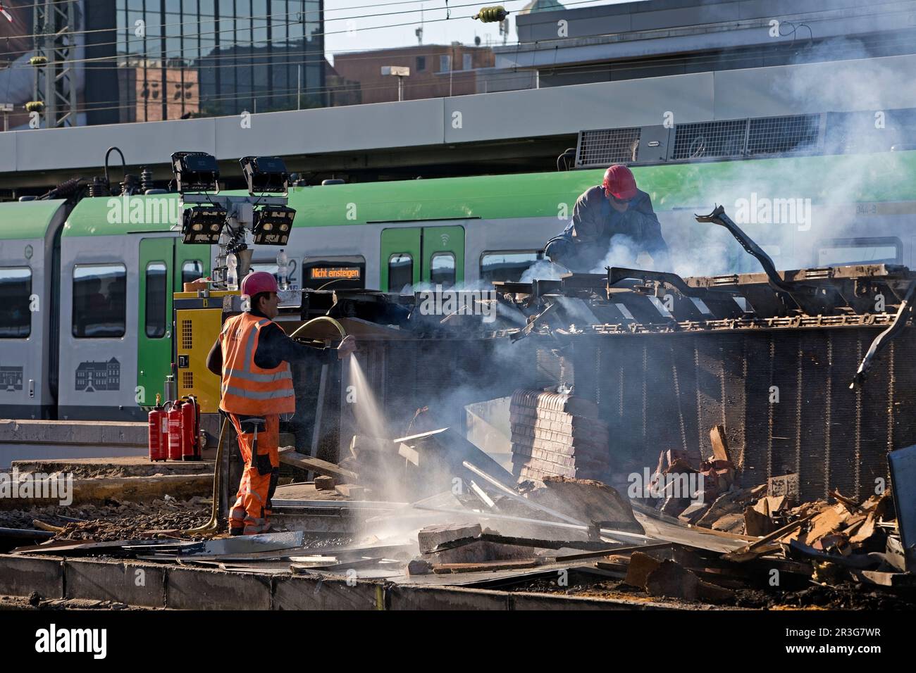 Cantiere di costruzione presso la stazione centrale di Dortmund durante le operazioni in corso, Dortmund, Germania, Europa Foto Stock