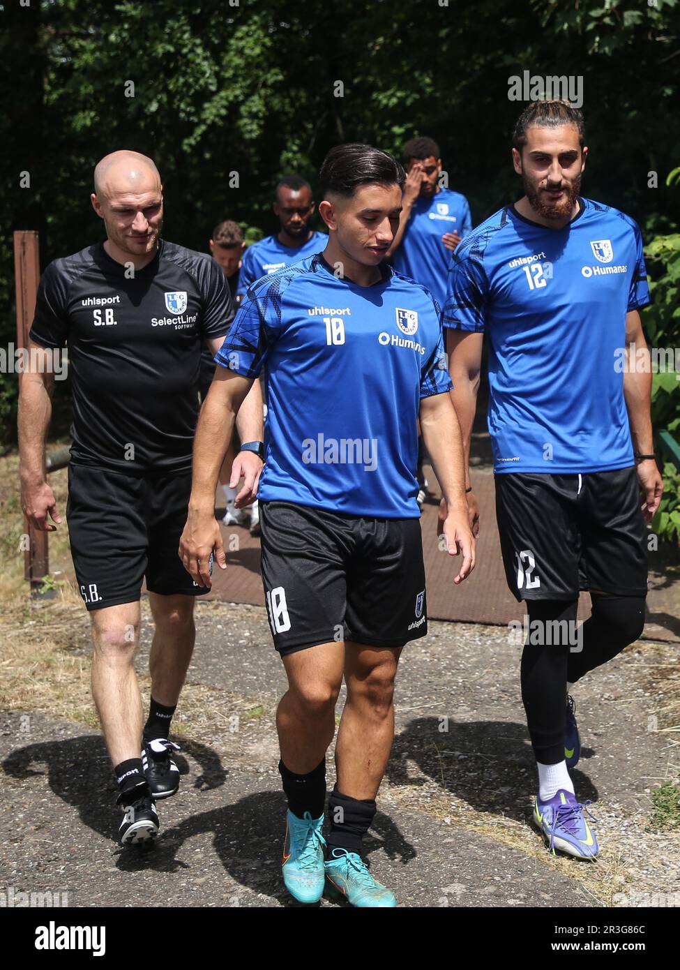 Silvio Bankert, Jason Ceka e Belal Halbouni (tutti 1.FC Magdeburg) -DFB DFL Football 2.Bundesliga Stagione 2022-2023 Test Match GrÃ Foto Stock