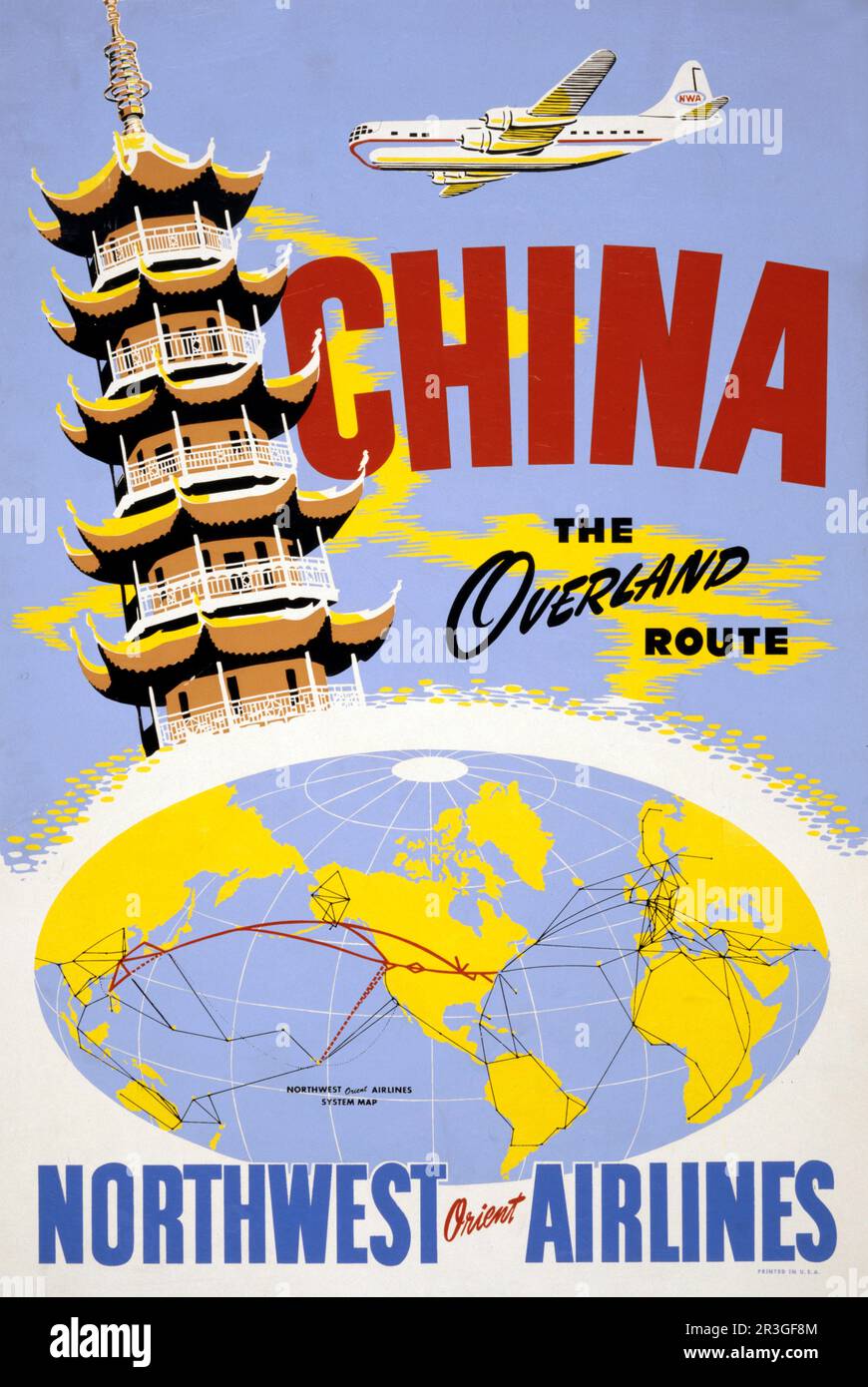 Poster di viaggio vintage che mostra una pagoda e un aereo, sopra una mappa del sistema Northwest Orient Airlines, circa 1950. Foto Stock