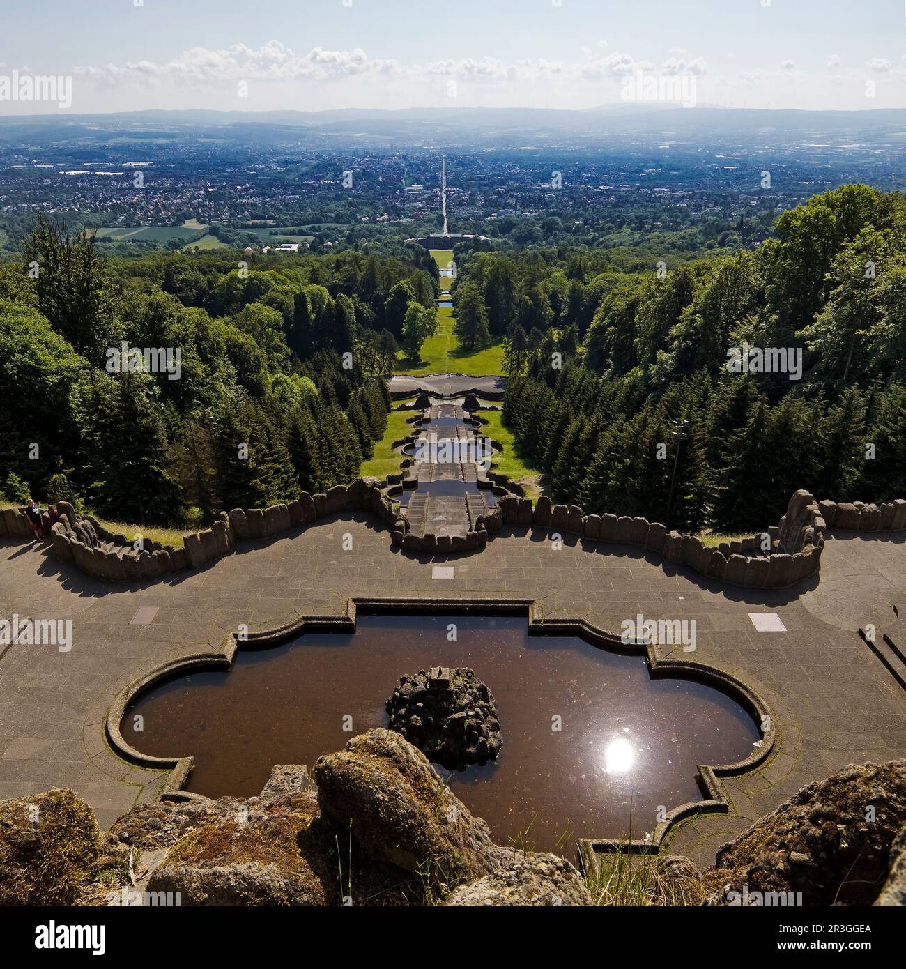Bergpark Wilhelmshoehe con vista sull'asse centrale del parco fino a Kassel, Assia, Germania, Europa Foto Stock