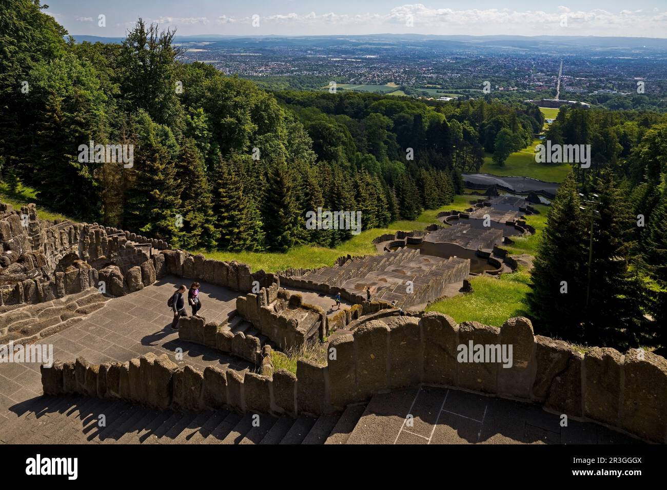 Bergpark Wilhelmshoehe con vista sull'asse centrale del parco fino a Kassel, Assia, Germania, Europa Foto Stock