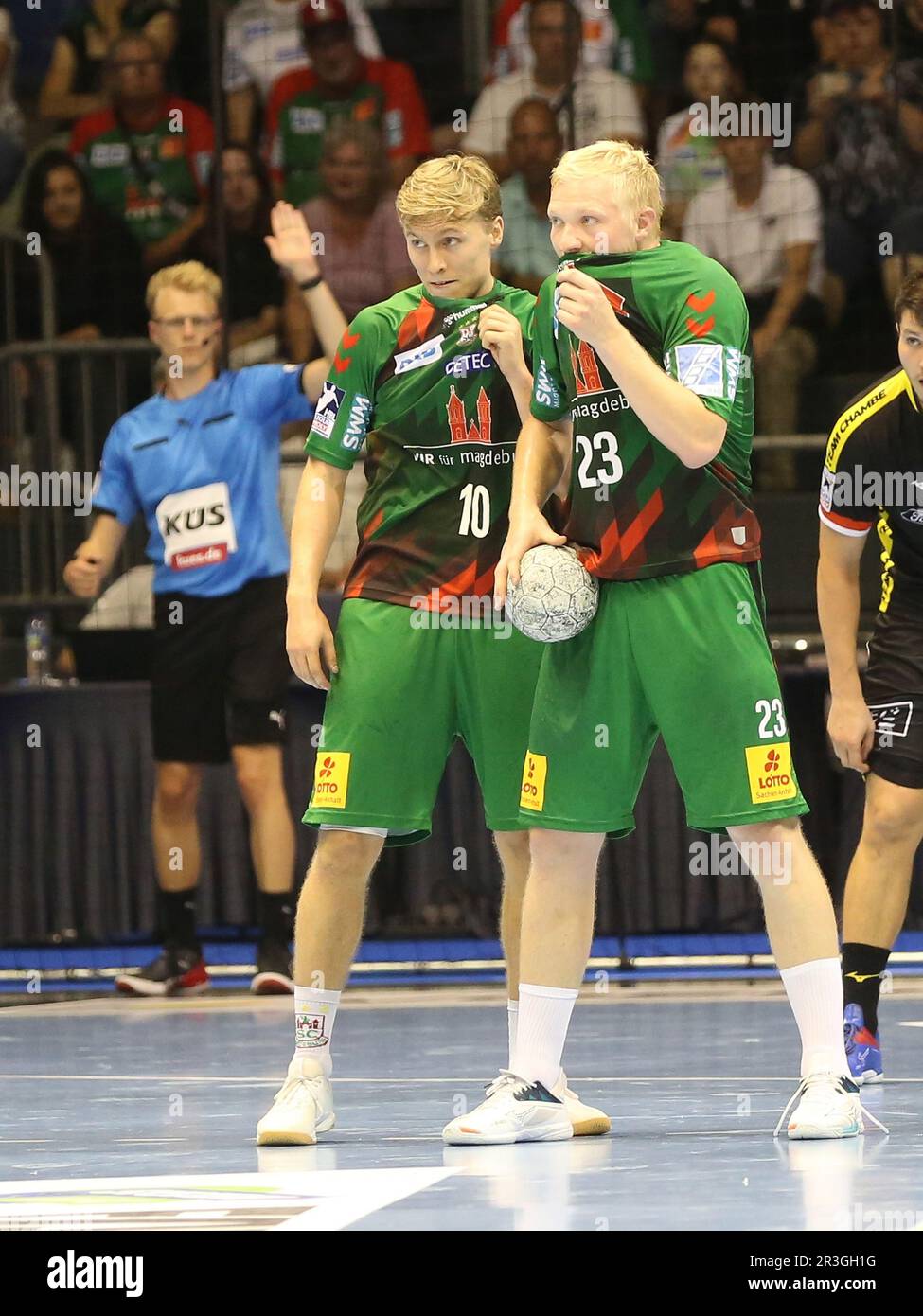 Gisli Kristjansson e Magnus Saugstrup entrambi SC Magdeburg nella Hummel Cup contro Chambery Savoie HB il 18.08.2022 Foto Stock