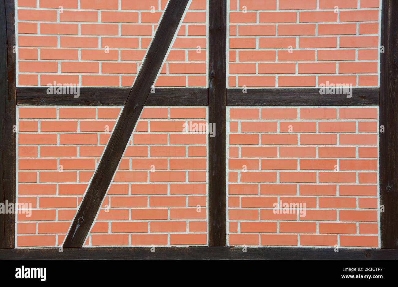 Muro di mattoni a metà legno Foto Stock