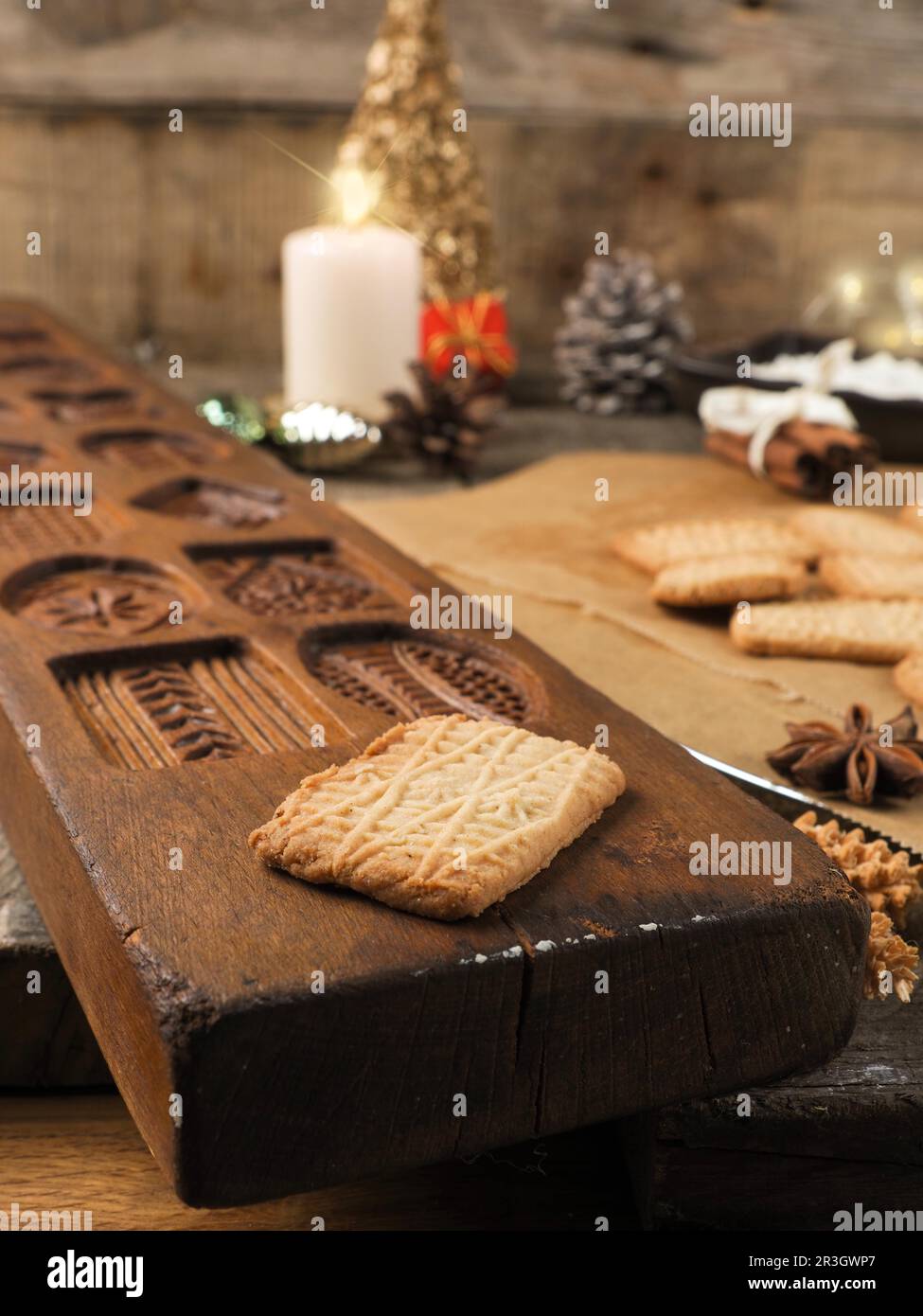 Tempo di Natale, biscotti Spekulatius cottura, tempo di Avvento, cottura di Natale, cibo di stagione Foto Stock