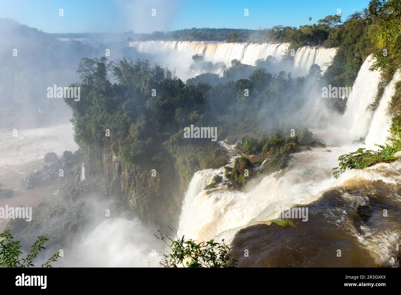 Le fantastiche cascate di Iguazu al confine con il Brasile e l'Argentina Foto Stock