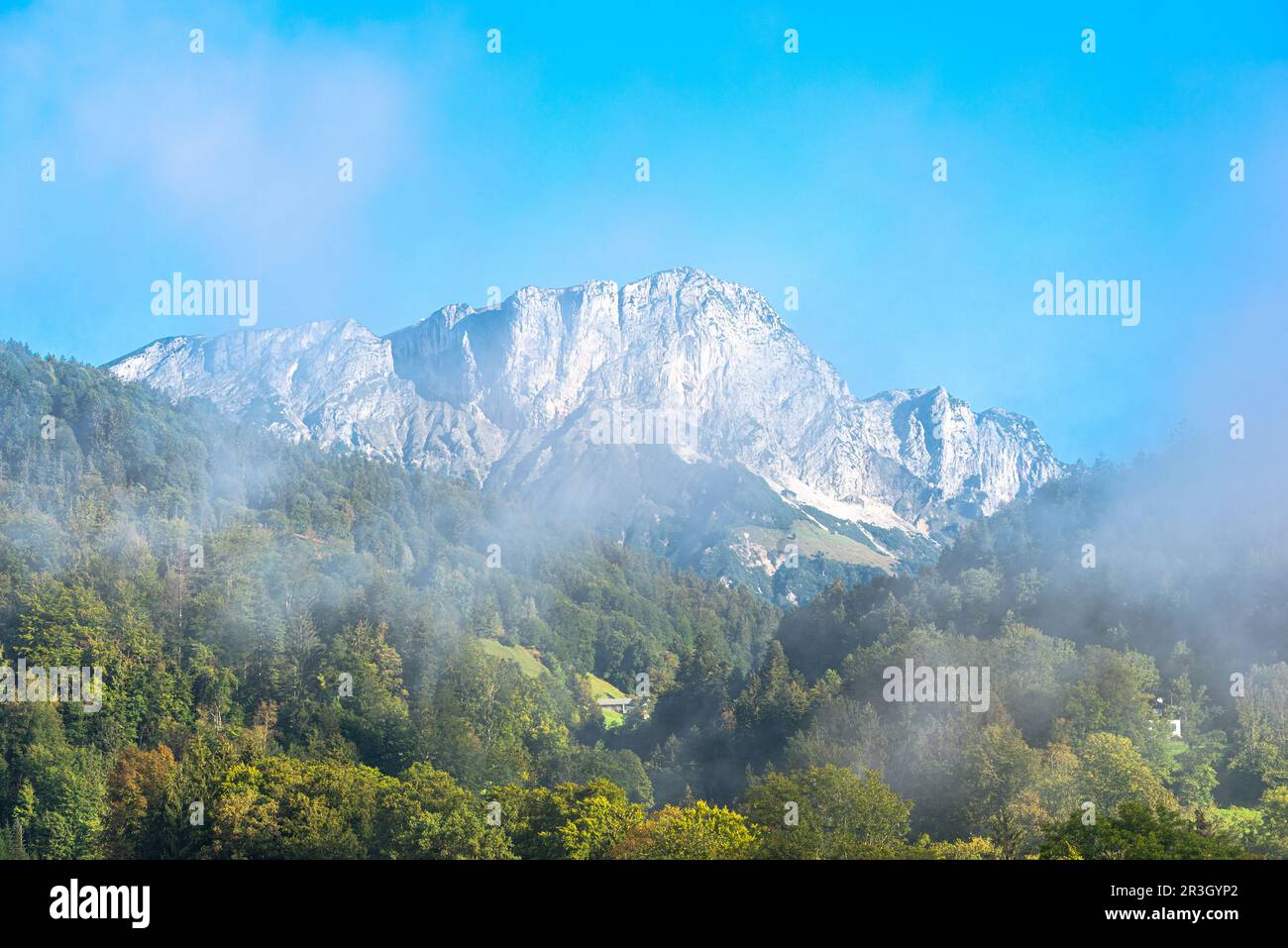 Il massiccio dell'Untersberg con l'Hochthron nelle Alpi Berchtesgaden Foto Stock