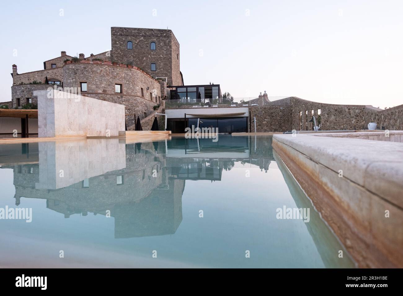 Splendida vista sul paesaggio e sui luoghi di interesse della Toscana. Estate in Italia Foto Stock