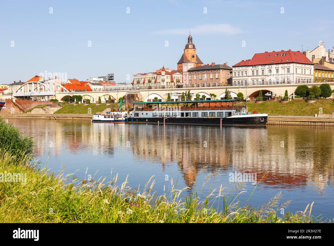 GorzÃ³w Wielkopolski Landsberg an der Warthe città sul fiume in Polonia Foto Stock