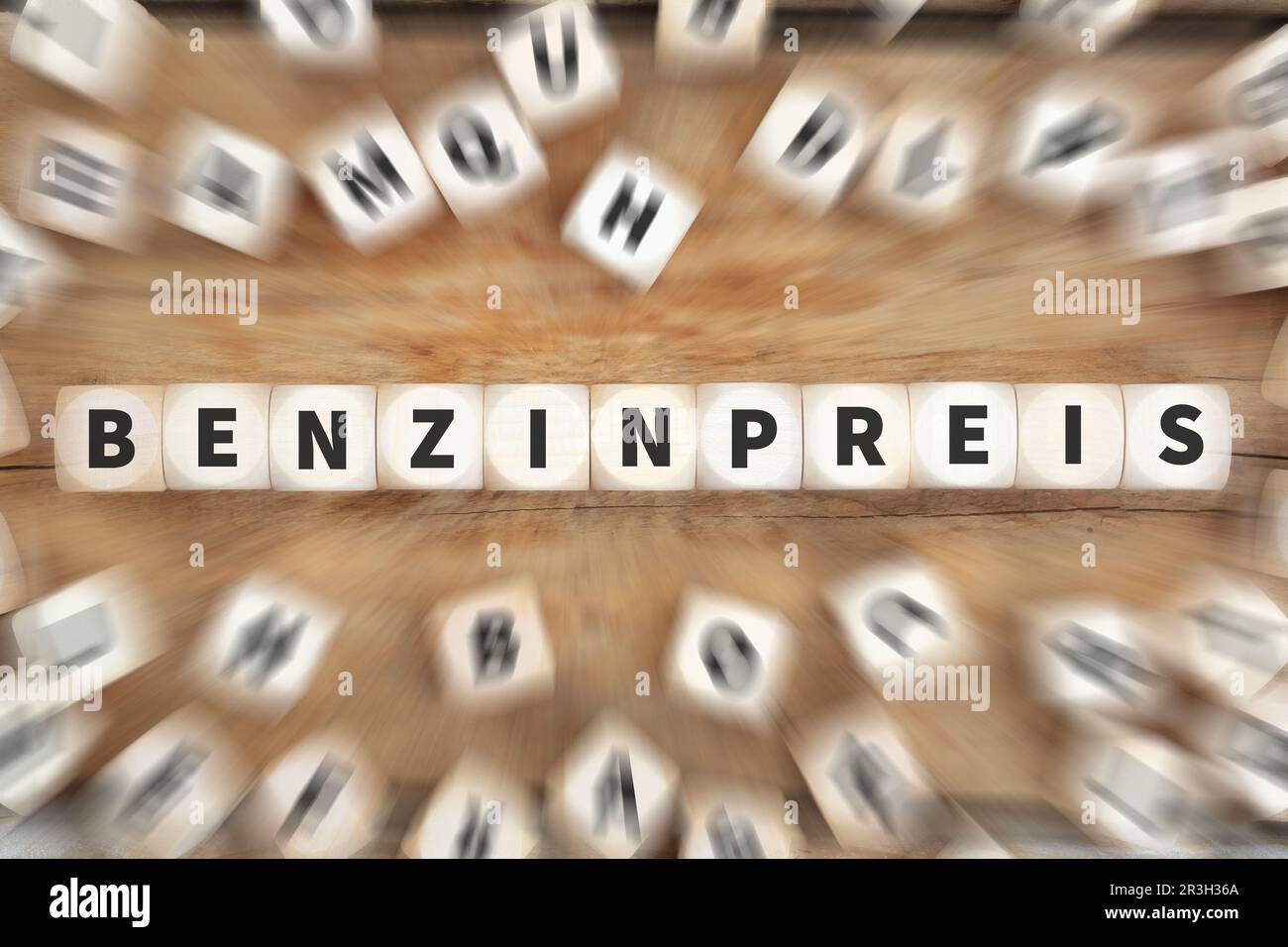 Immagine icona prezzo benzina prezzo benzina costo di fornitura di energia come concetto di business su dadi Foto Stock