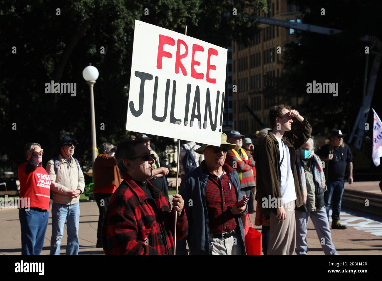 Sydney, Australia. 24th maggio 2023. I parenti di Julian Assange hanno partecipato al ‘Free Julian Assange!’ rally alla Archibald Fountain di Hyde Park prima di una marcia attraverso il centro di Sydney. Il rally coincide con quello che sarà il primo viaggio di Joe Biden in Australia dalla sua elezione al Quad Summit di Sydney, mercoledì. Tuttavia, il Presidente Biden ha annullato i suoi accordi prima che il primo Ministro albanese abbia annunciato la cancellazione dell'intero evento. Credit: Richard Milnes/Alamy Live News Foto Stock