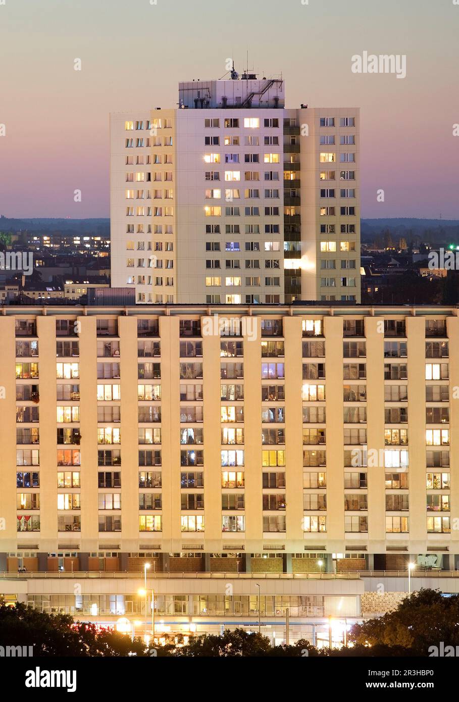 Grattacieli vicino Alexanderplatz di notte, Berlino-Mitte, Berlino, Germania, Europa Foto Stock