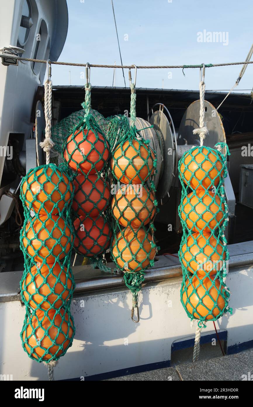 Pesca galleggianti su un peschereccio da traino Foto Stock