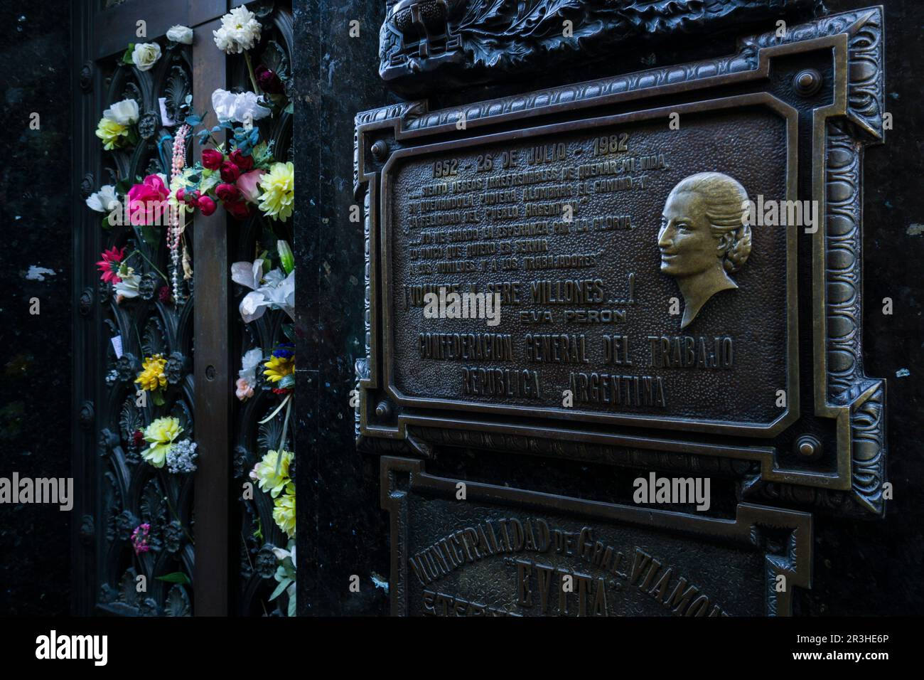 Mausoleo de Eva Perón ,cementerio de la Recoleta , diseñado por el francés prosperare Catelin, por iniciativa del presidente Bernardino Rivadavia, inaugurado en 1822.Buenos Aires, Republica Argentina, cono sur, Sud America. Foto Stock