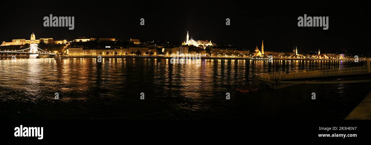 Vista notturna sul Danubio a Budapest Foto Stock