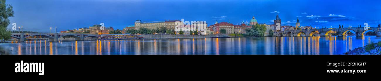 Vista di Praga e Moldava Foto Stock