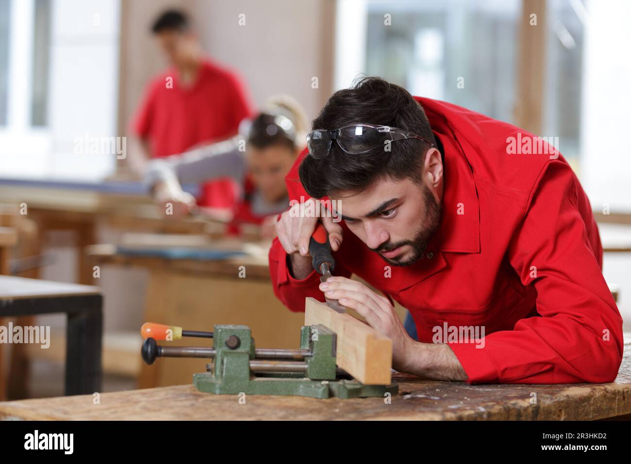 produttore di mobili scalpellare un giunto di sedia Foto Stock