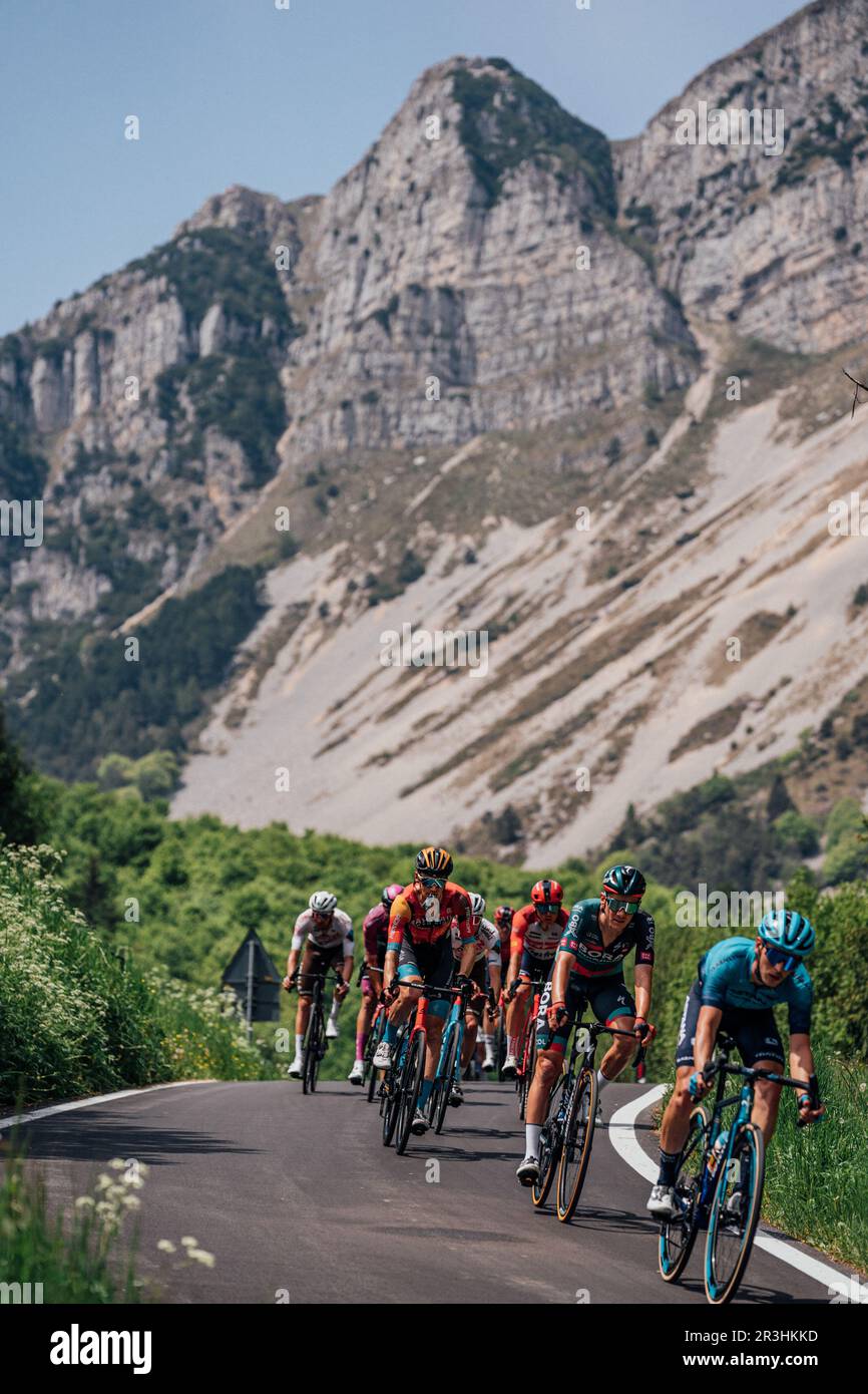 Monte Bondone, Italia. 23rd maggio, 2023. Foto di Zac Williams/SWpix.com- 23/05/2023 - Ciclismo - 2023 giro d'Italia - Stage 16 - Patrick Konrad, Bora Hansgrohe. - Sabbio Chiese - Monte Bondone fase 16 - Credit: SWpix/Alamy Live News Foto Stock