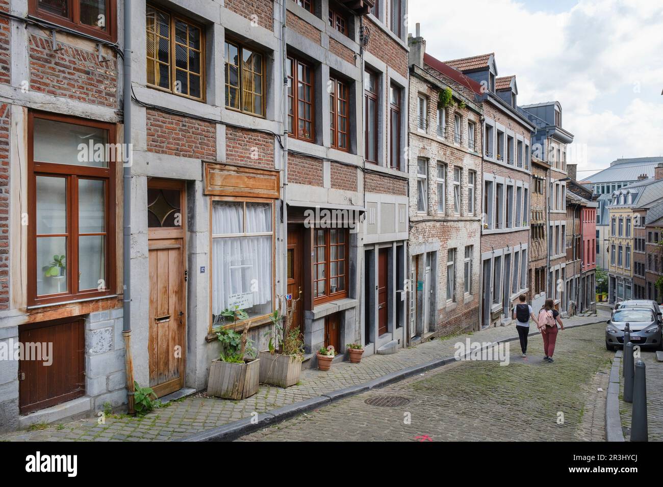 Typische Lütticher Strasse mit Backsteinhäusern: Rue Pierreuse. Viele Häuser stehen leer und sind in einem schlechten Zustand ***strada tipica di Liegi Foto Stock