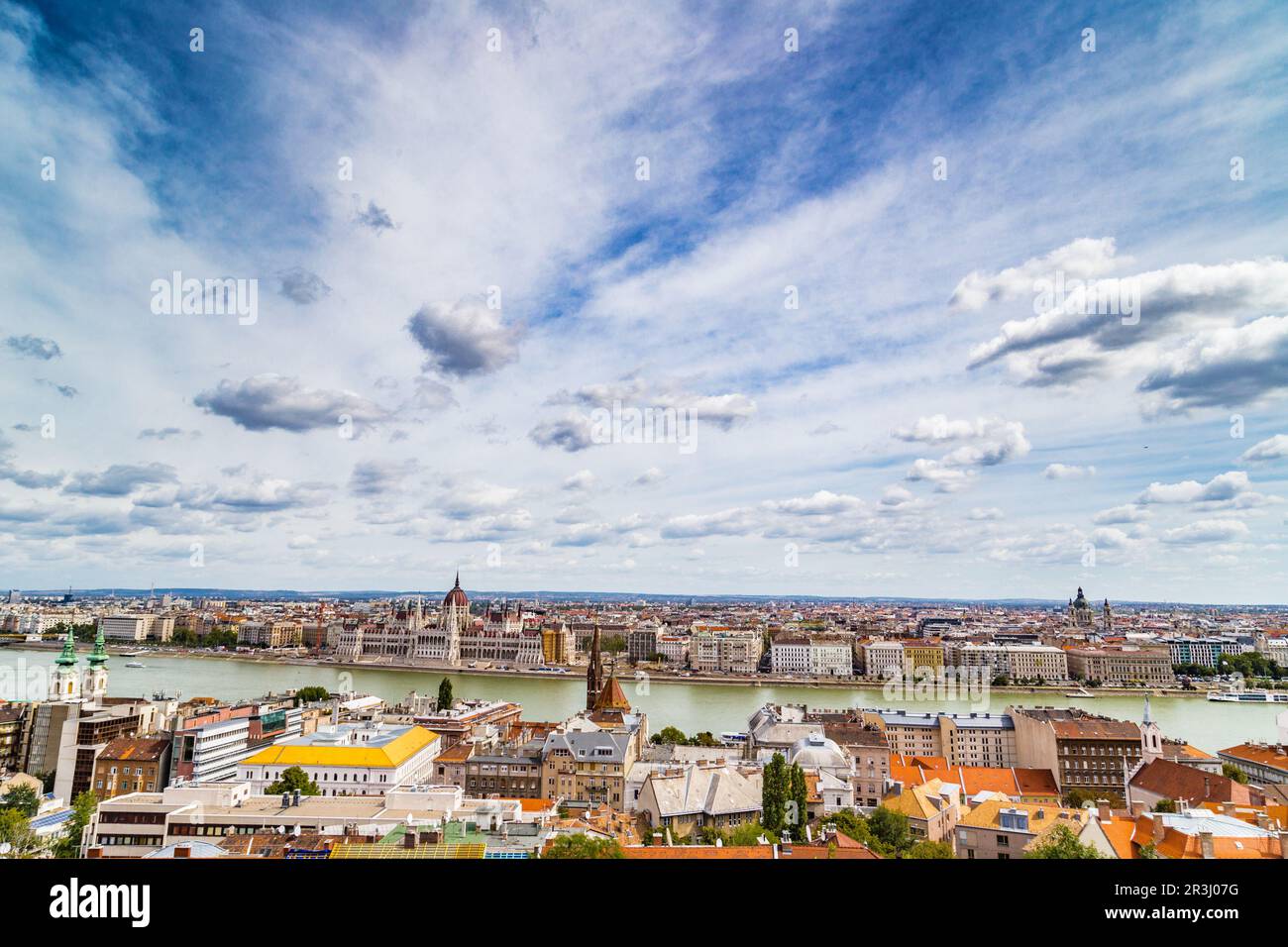 Il Danubio attraversa Budapest Foto Stock