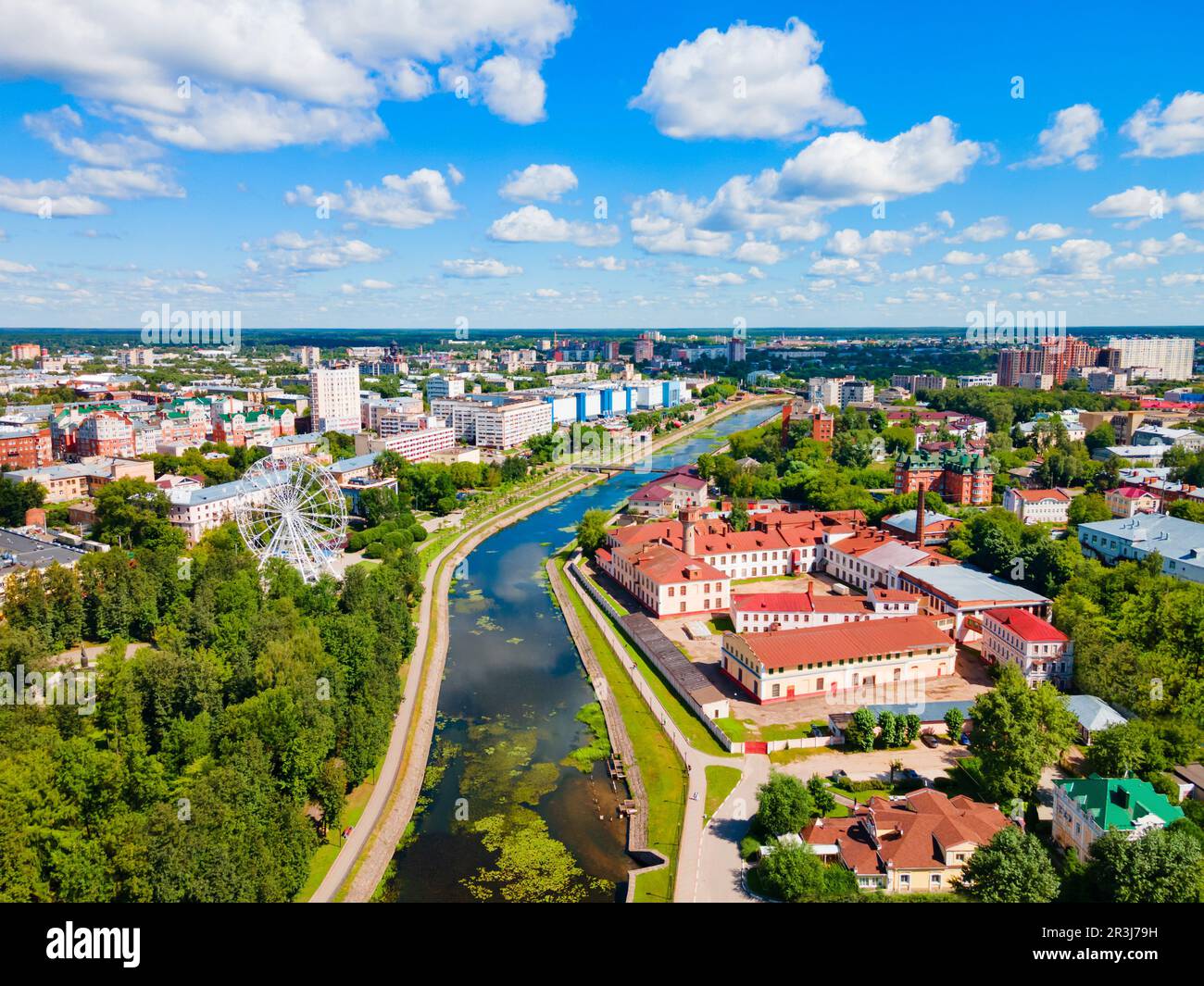 Vista panoramica aerea della città di Ivanovo e del fiume Uvod, anello d'Oro della Russia Foto Stock